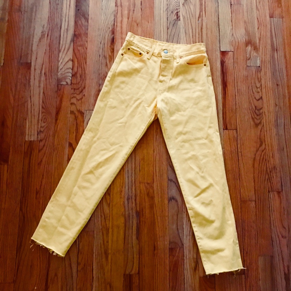 YELLOW HIGH RISE LEVIS 26